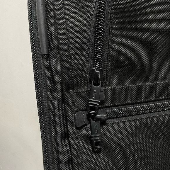 TUMI Alpha Continental Expandable 21" Carry On Upright Luggage 2 Wheel - Picture 3 of 15